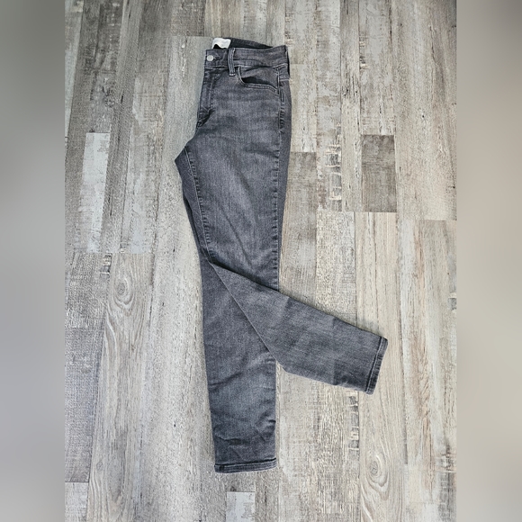 Universal Thread Jeans - Size 6 - Picture 2 of 2